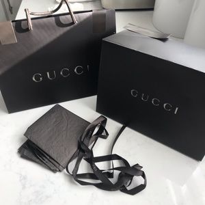 Gucci shopping bag and ribbon